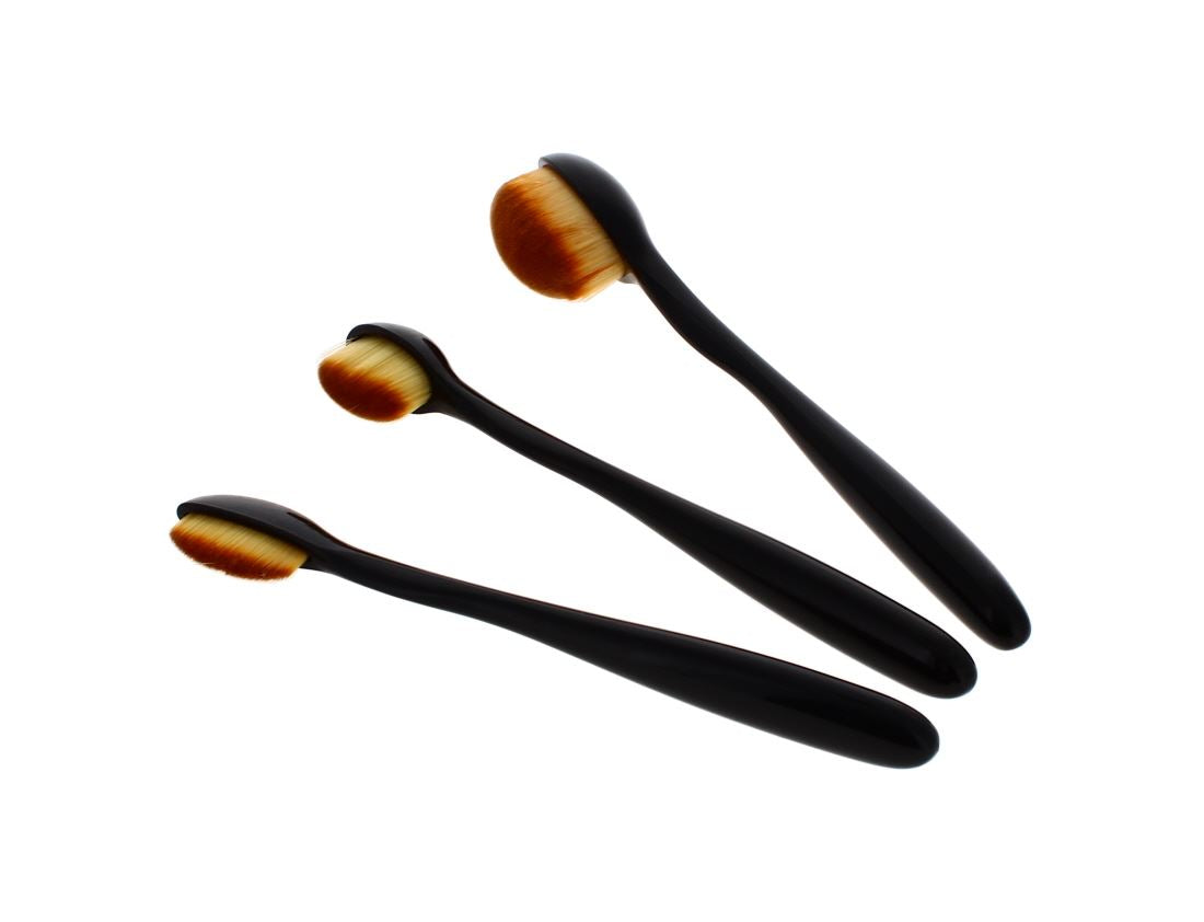 ASSORTED MAKE UP BRUSHES